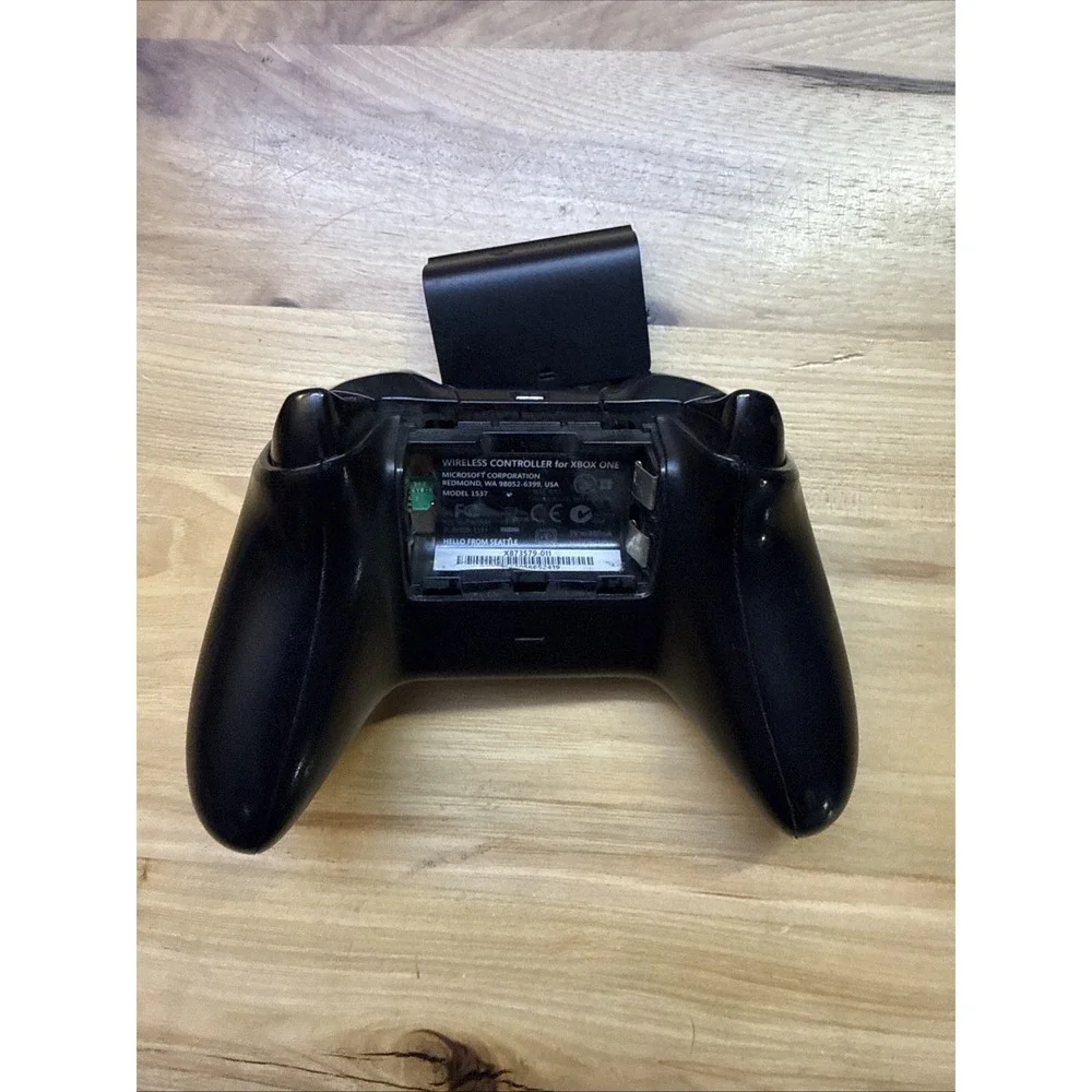 Microsoft Xbox One Wireless Controller Model 1697 Black for Parts or Repair